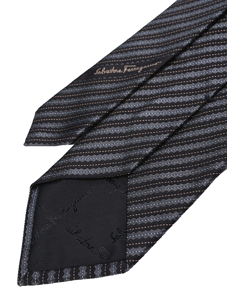 Salvatore Ferragamo (サルヴァトーレフェラガモ) シルク100