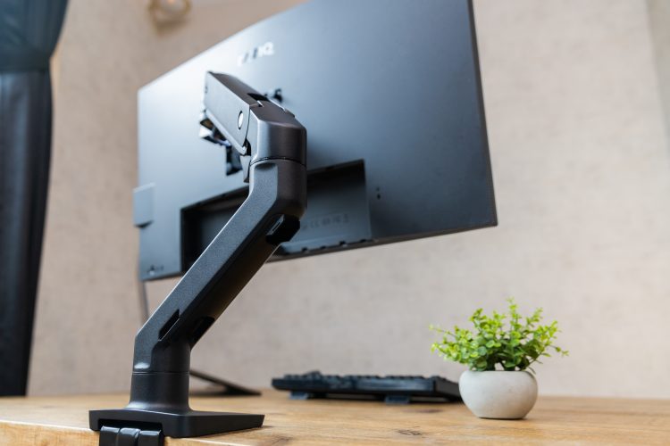 モニター下がまるまる使える！エルゴトロン LX・HXデスクモニターアーム