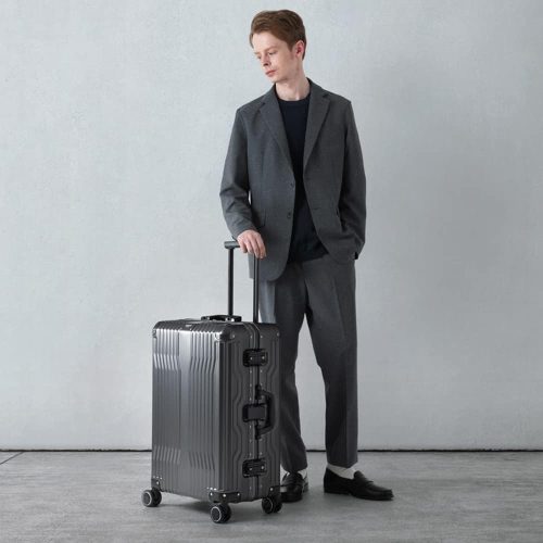 アルミ製スーツケースのおすすめ21選。リモワなどのかっこいいモデルを