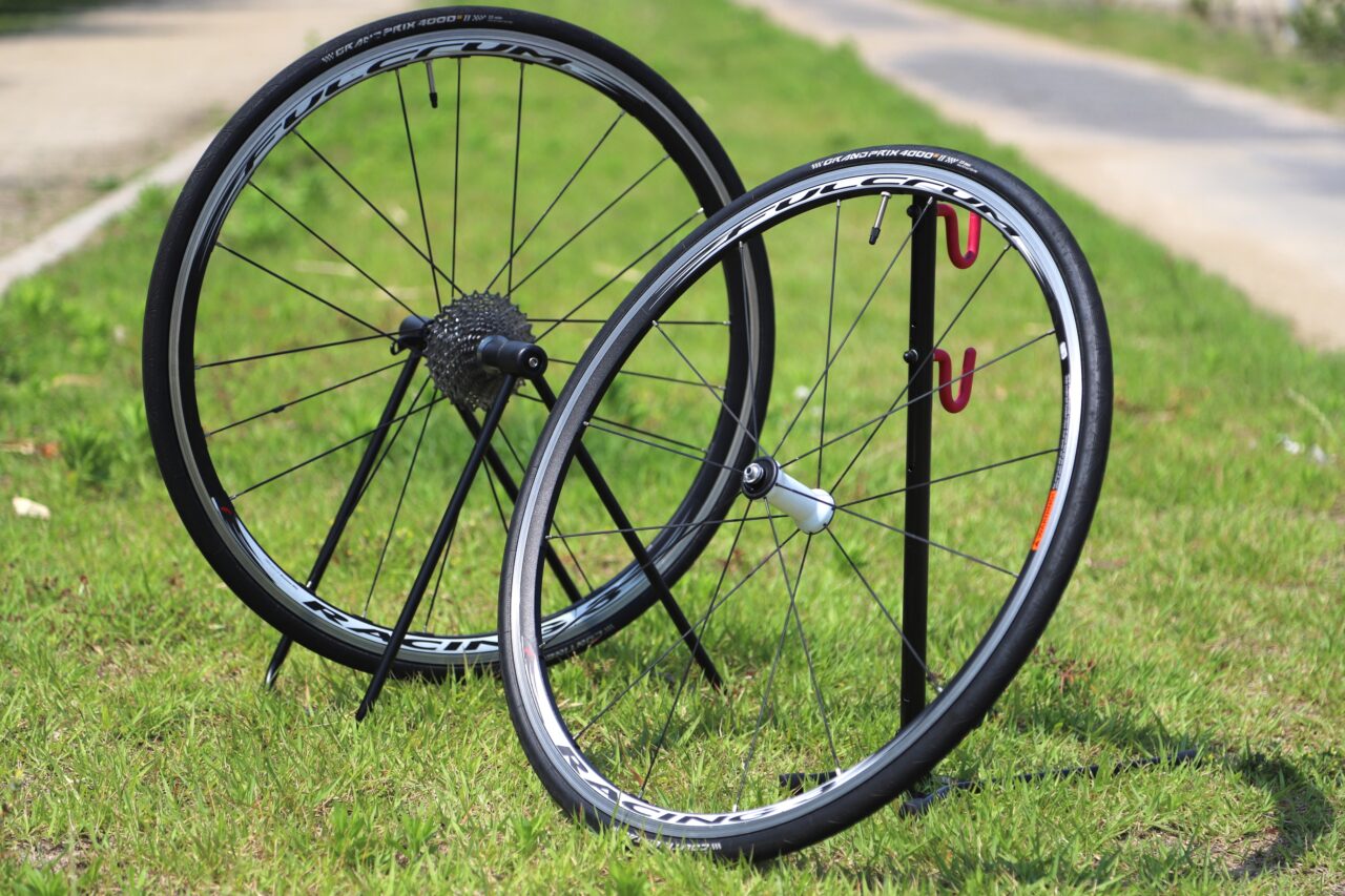 レビュー】フルクラム レーシング3の魅力に迫る｜プロライダーが絶賛