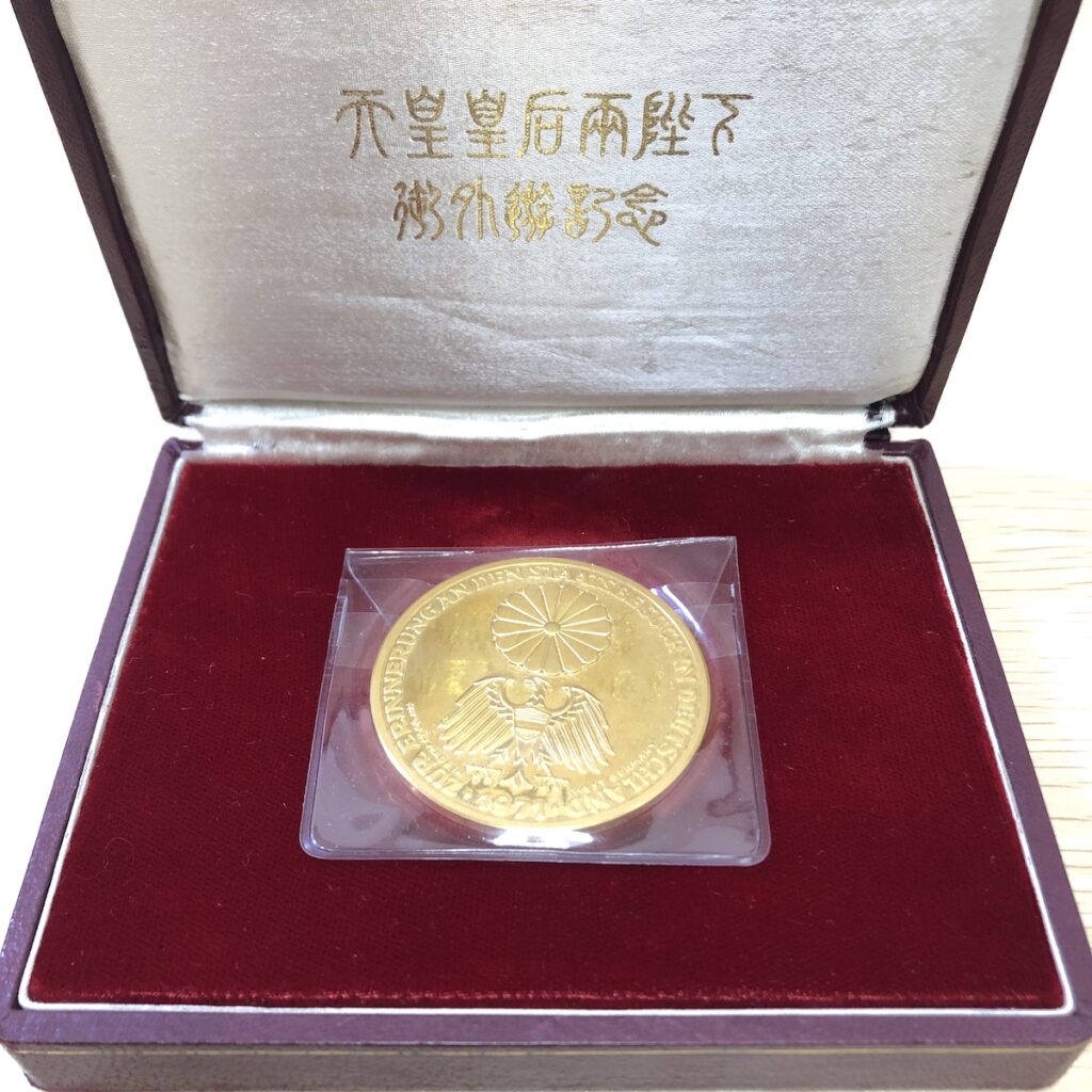 大幅値下げ！…天皇陛下即位50年記念 鶴と太陽 銀貨 大幅値下げ！…天皇