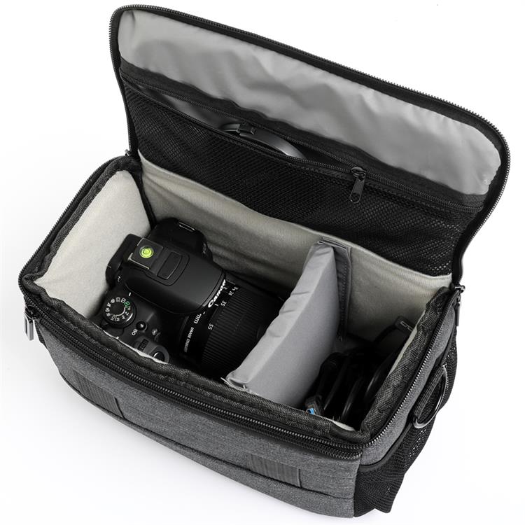 ニコンD850D7500 D5600 D5300 D3500 P1000 Z5 Z6II Z7II72Z50カバー用