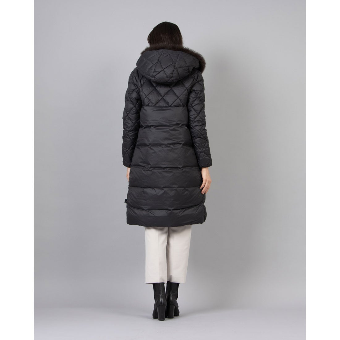 デュベティカ DUVETICA SAQUIDUE black fur-fox / サクイドゥエ （NERO