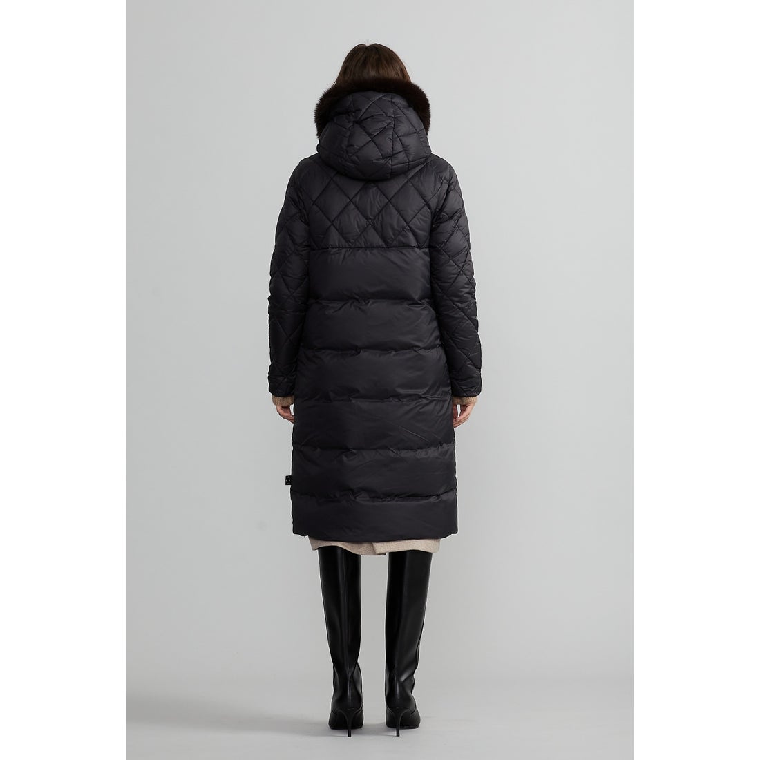 デュベティカ DUVETICA SAQUIDUE black fur-fox / サクイドゥエ （NERO