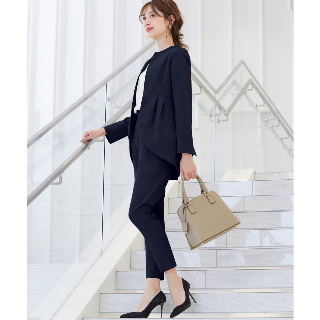 フロリア Flolia ラウンドカットノーカラージャケット テーパード