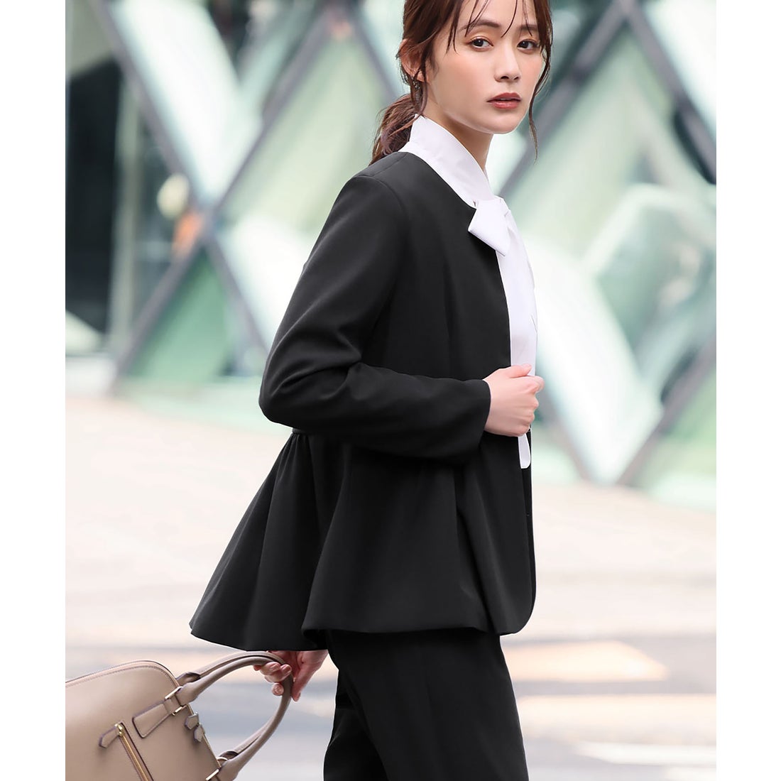 フロリア Flolia 【3点セット】ペプラムノーカラージャケット ボウタイ