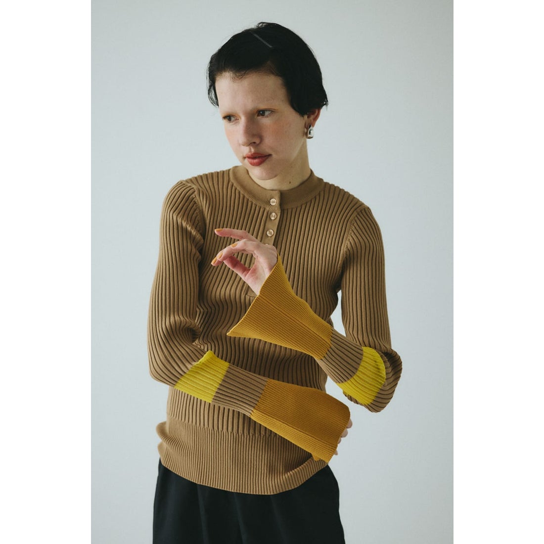 HeRIN.CYE ［予約］Henley neck knit tops BEG -ファッション通販