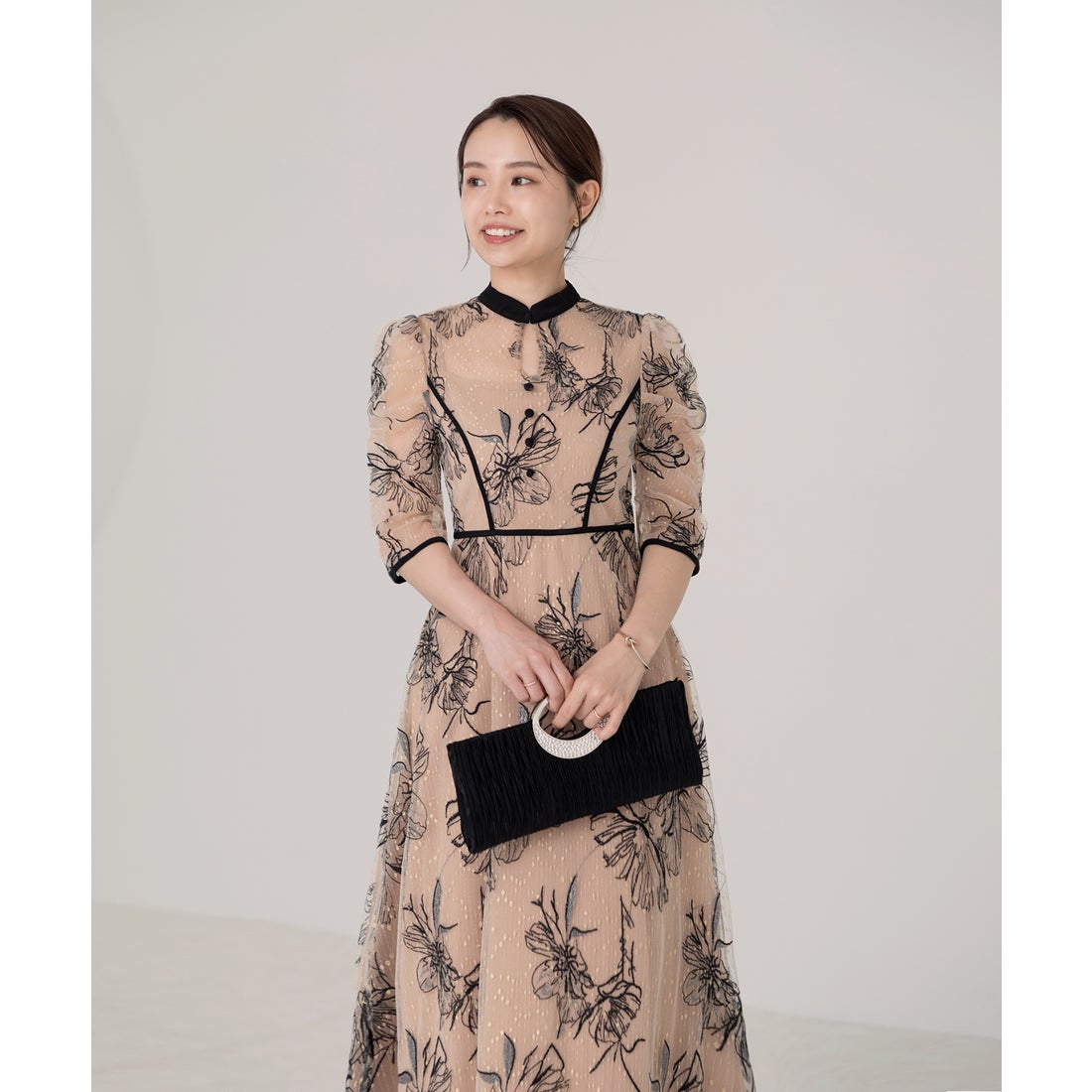 レジャ Leja 配色パピングプチハイネック花柄刺繍ラメレースロング丈