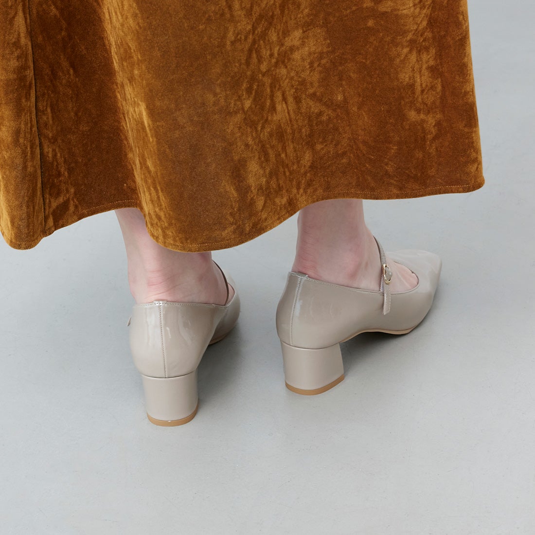 スクエアトゥメリージェーンパンプス(0533) （DベージュE