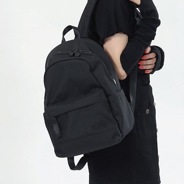 マリークワント MARY QUANT オールブラックシンプルロゴ リュック