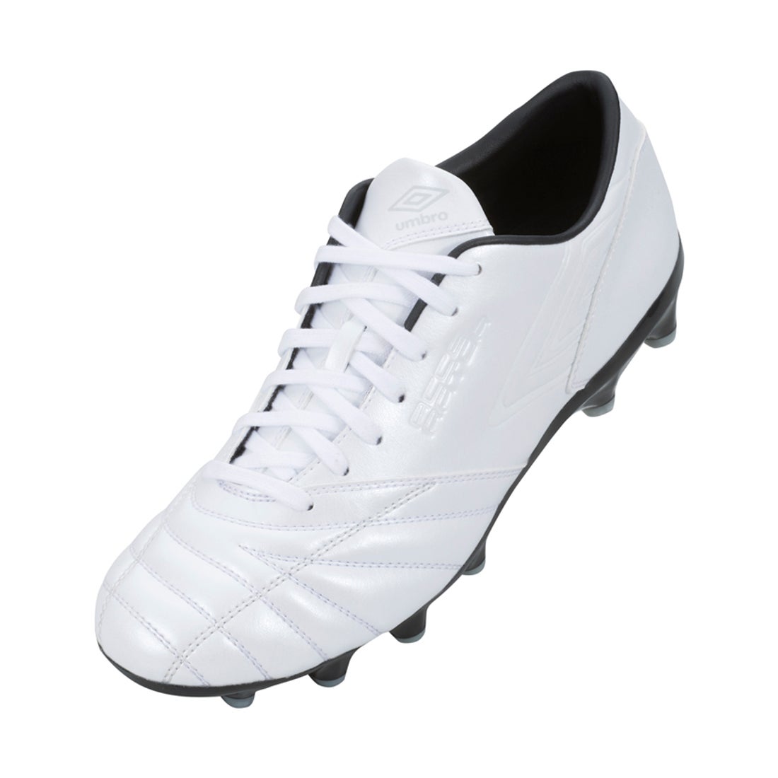 umbro アクセレイター｜人工芝、天然芝、ハードグランド対応｜合成皮革