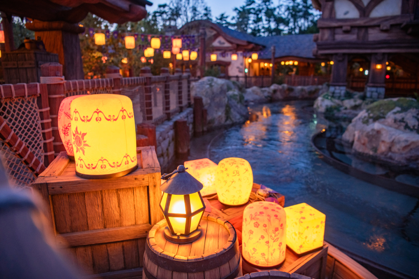 無数のランタンが夜空いっぱいに広がる♪ 東京ディズニーシー