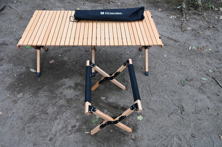 ハイランダーのウッドキッチンテーブルで調理台をハイスタイル化