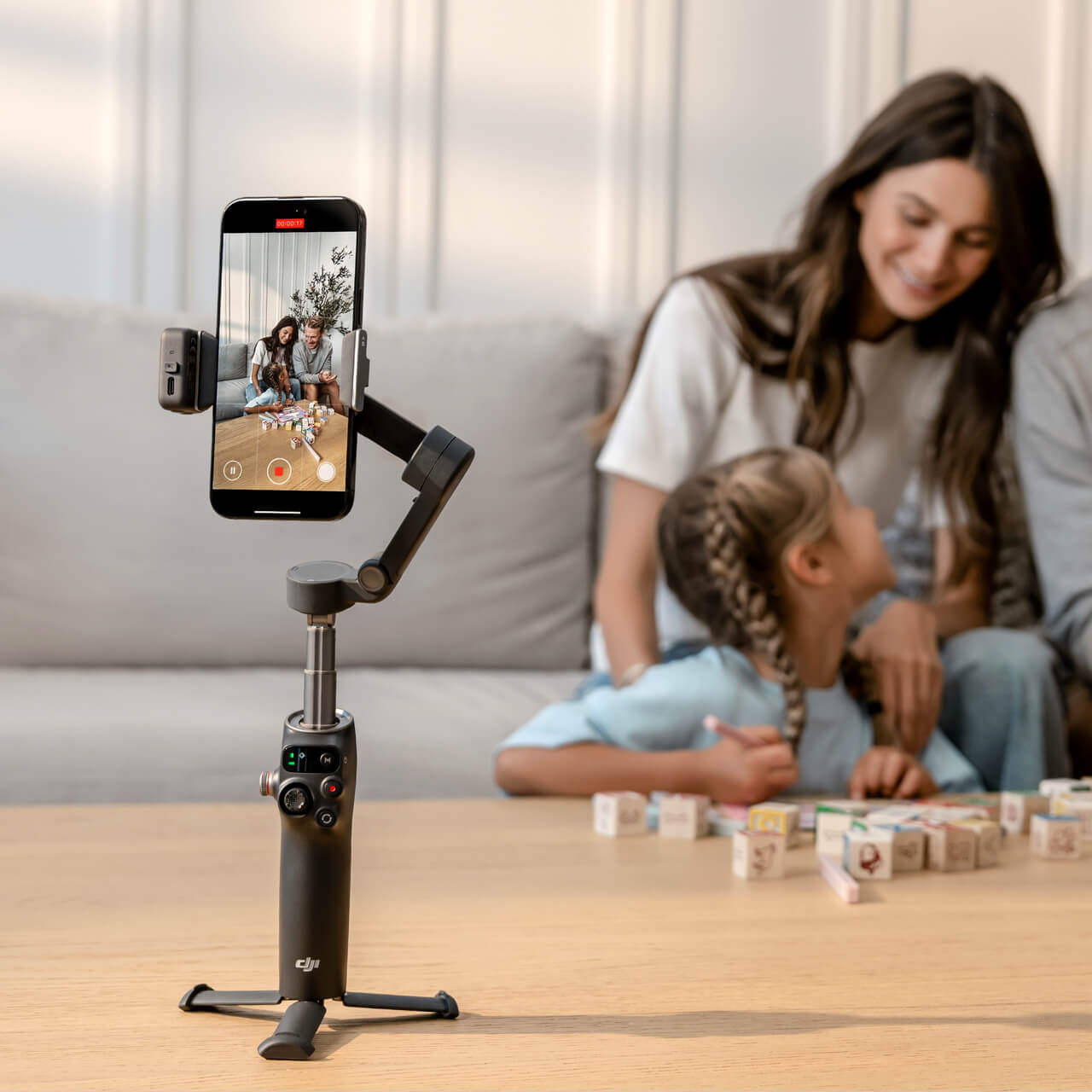 Osmo Mobile 8 – 360°トラッキングスマートフォンジンバル – DJIストア
