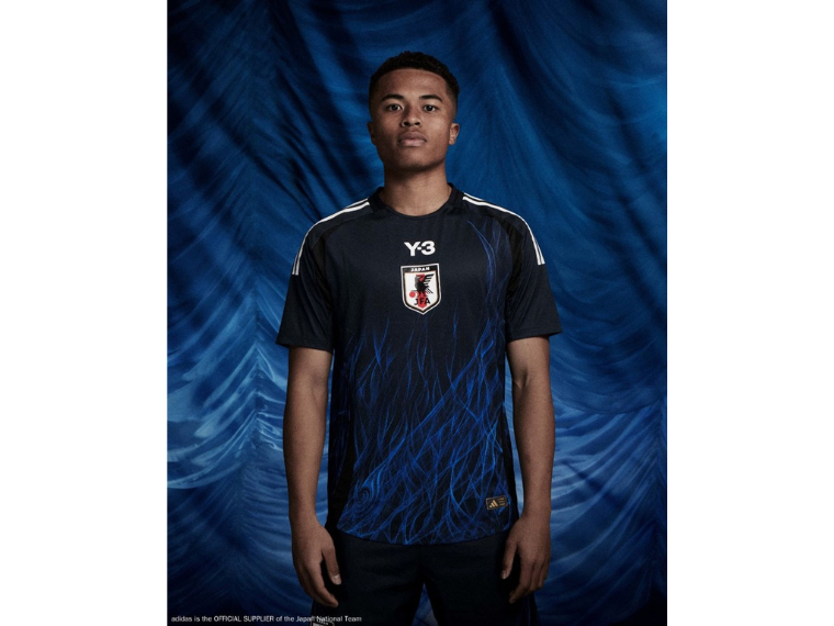 アディダスジャパン 「Y-3」によるサッカー日本代表ユニフォームを発表