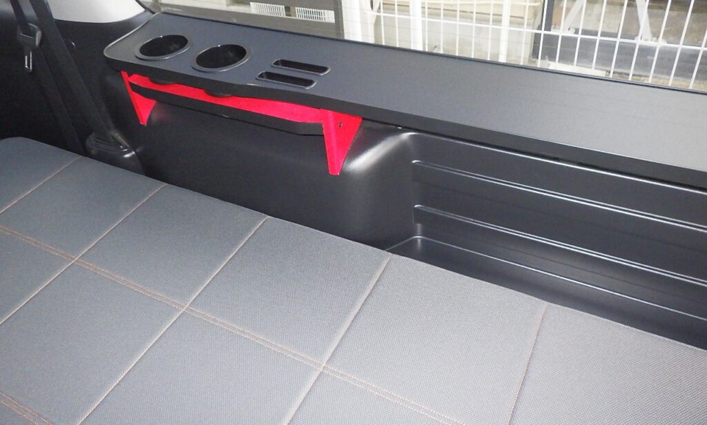 ハイエース車中泊化計画③‐セカンドテーブル＆リアサイドテーブル設置
