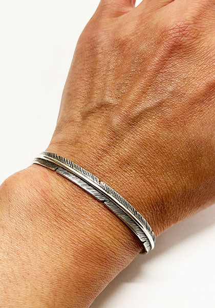 Indian Jewelry (インディアン ジュエリー) ナバホ フェザーバングル