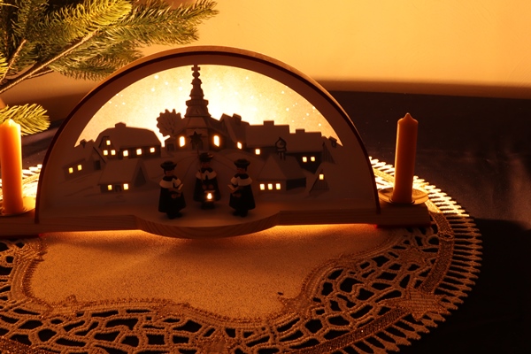 KKシュヴィップボーゲン 聖歌隊 – ドイツ・ザイフェンの木のおもちゃ