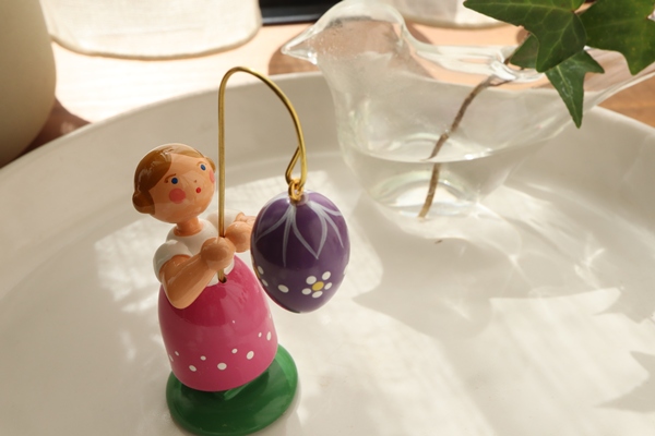 花を持つ少女エキナセア – ドイツ・ザイフェンの木のおもちゃ seiffen