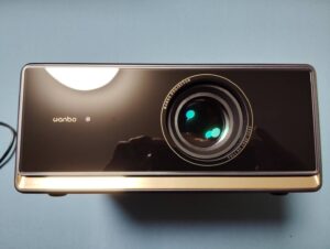 1100ANSIルーメン・フルHD✨低価格プロジェクターWanbo X5 Proは昼でも