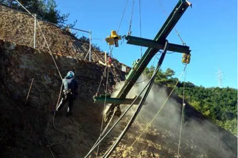 施工の神様 | 「機械好き」が選んだ、法面機械10選