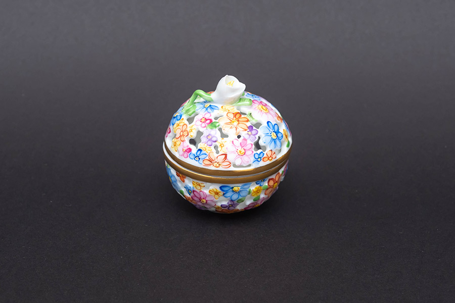 ヘレンド ファンタジー 透かしミニボンボン入れ（蕾）を買い取りました