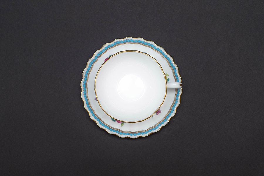 スポード トラップネルスプレイズ ティーカップ＆ソーサー（ロー）を