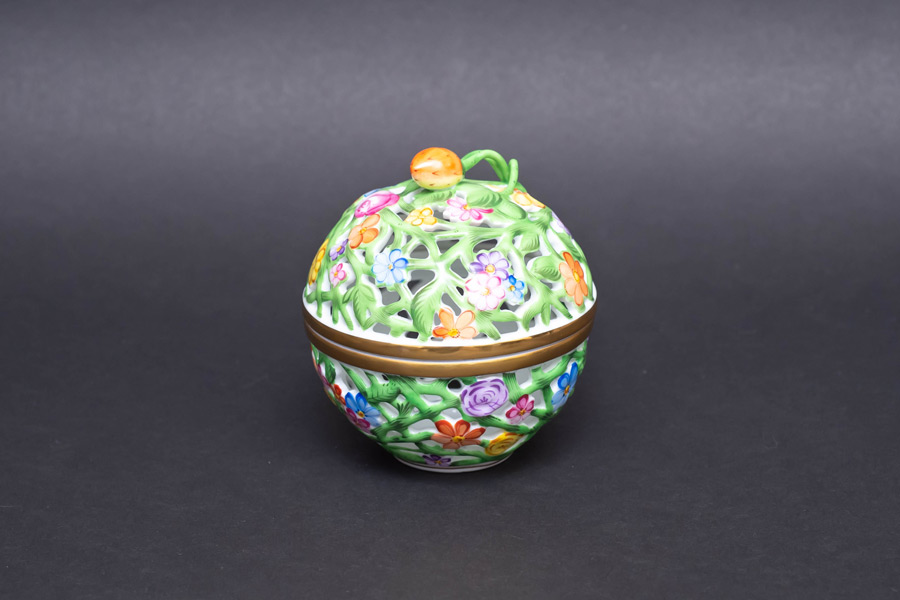 ヘレンド ファンタジー 透かしボンボン入れ（ストロベリー）9cmを