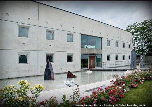 LCI》のフロアランプ｜イタリア生まれのモダンで粋な照明（ルーメン