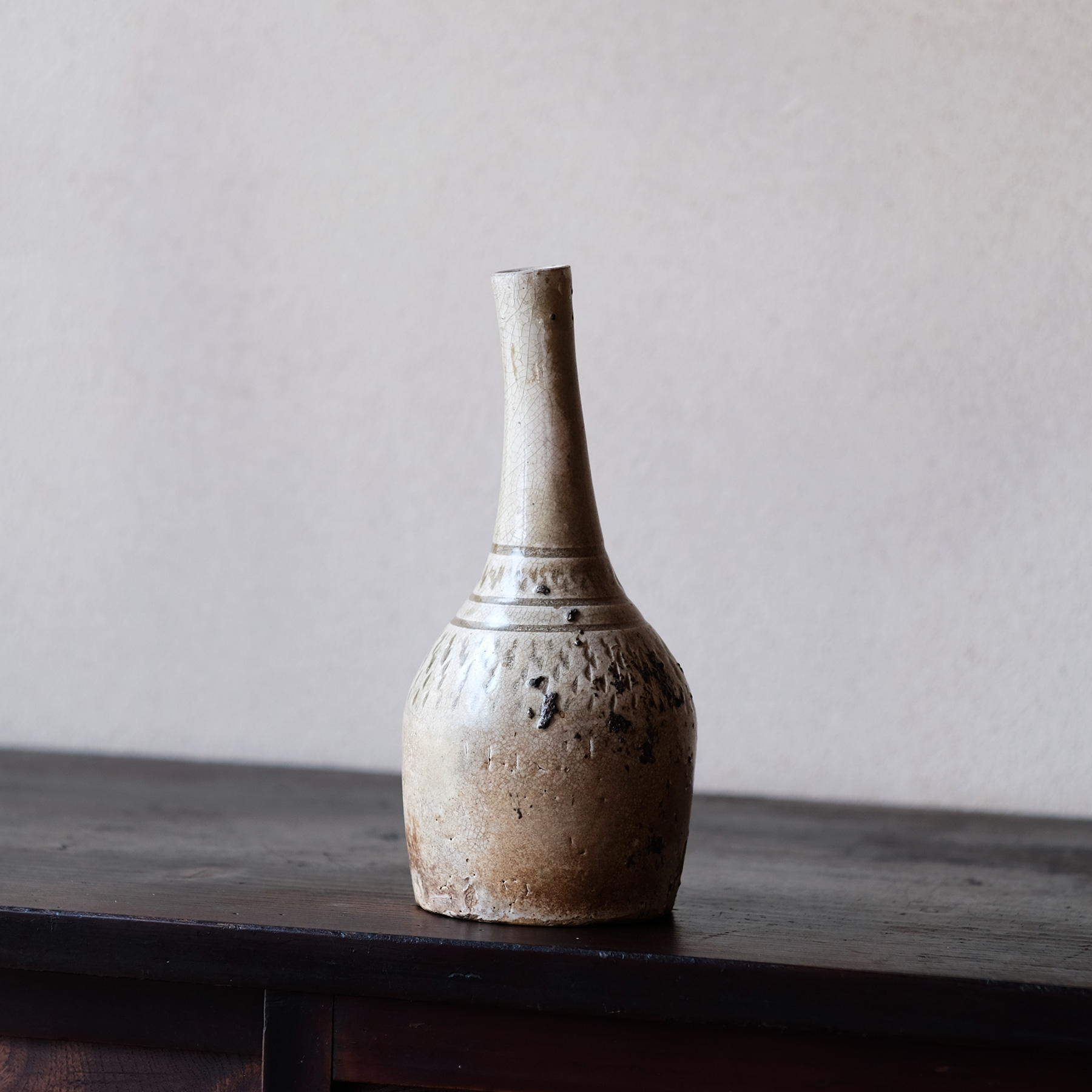 琉球 壺屋焼 飛鉋文対瓶 | 骨董と詩学 Antique & Poetics | 蛇韻律