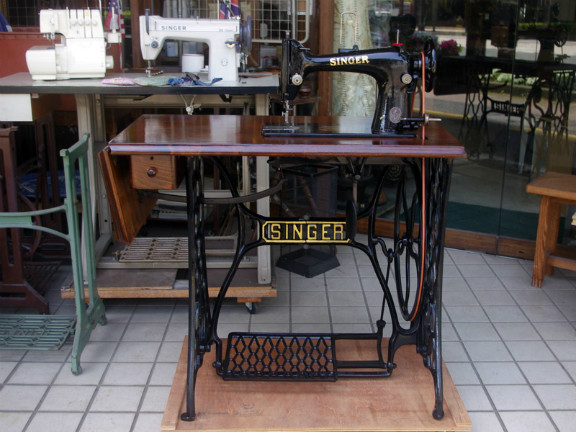 No.719 SINGER 103 シンガー製 職業用足踏みミシン：アンティーク