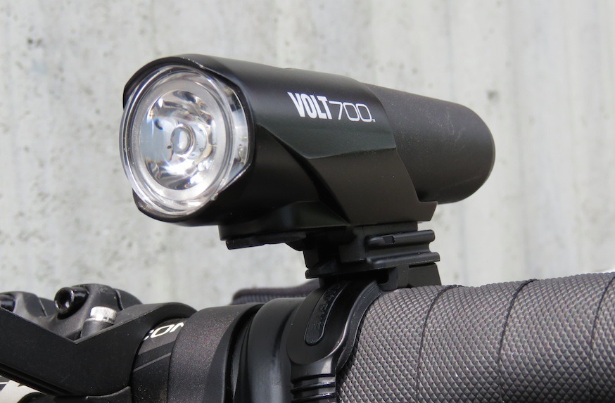 津々見友彦の6輪生活】CATEYEの充電式ライト「VOLT700」…700ルーメンで