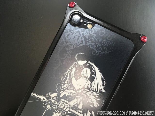 サーヴァントが衝撃からスマホを守る！『FGO』×『GILD design』iPhone