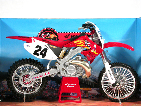2004 Honda CR250R #24 diecast dirt bike motorcycle 1:12 scale die