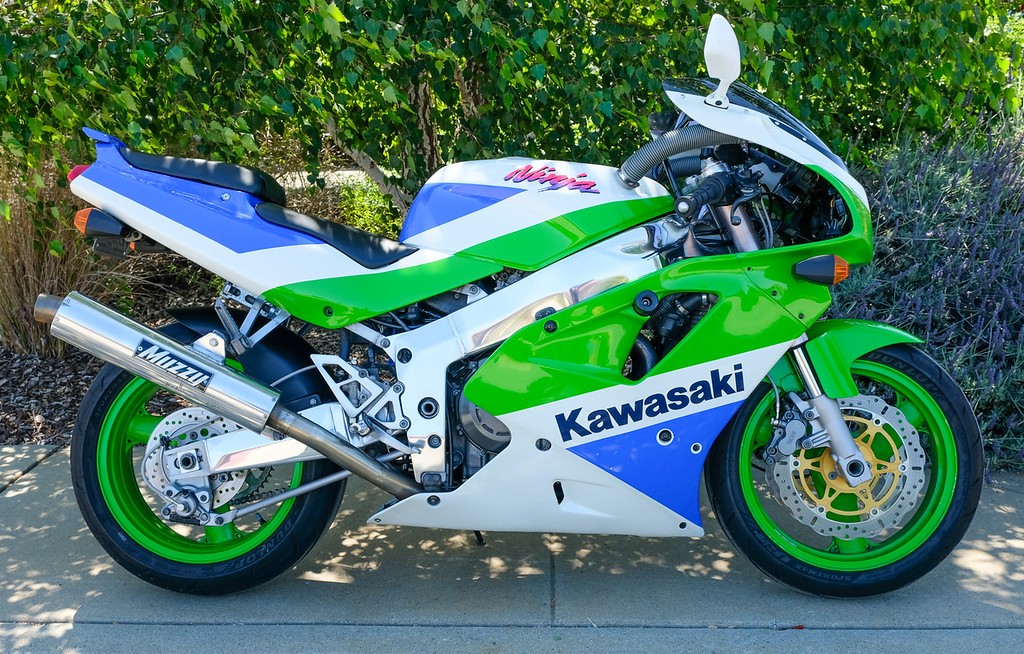 Vivacious '92 Kawasaki Ninja ZX-7 Pledges to Play Nice With Retro
