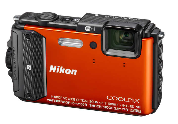 隠れた名品!? 安くて使える防水カメラ「ニコン COOLPIX S33