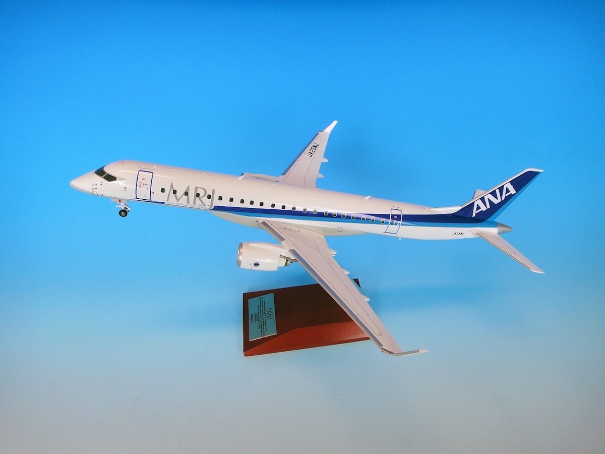 ANAの特別塗装「A380」と海上自衛隊最古参航空機をその手に