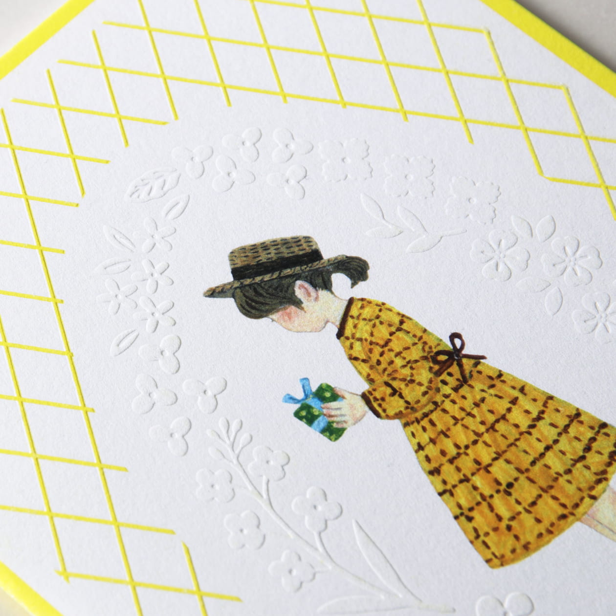 ギフト」がテーマのエンボス加工を施したZINE（冊子） | 羽車公式