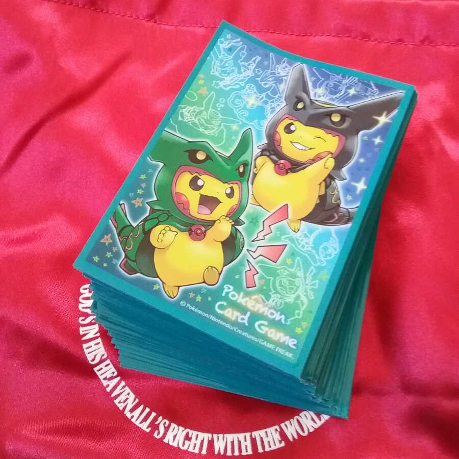 レックウザポンチョを着たピカチュウ デッキシールド デッキケース