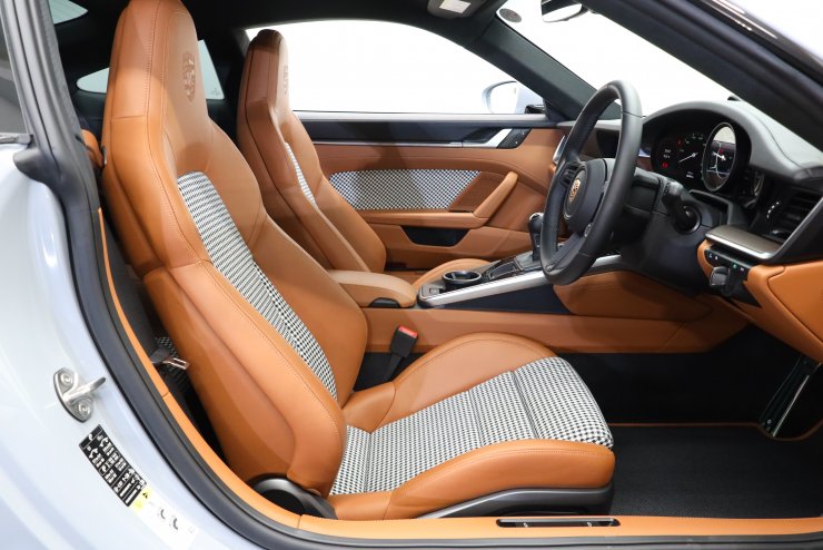 ポルシェ 911(Type992) スポーツクラシック 7MT 世界限定1250台