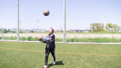 サッカー練習メニュー動画＞GK W-UP ボールジャグリング＆ストレッチ⑥