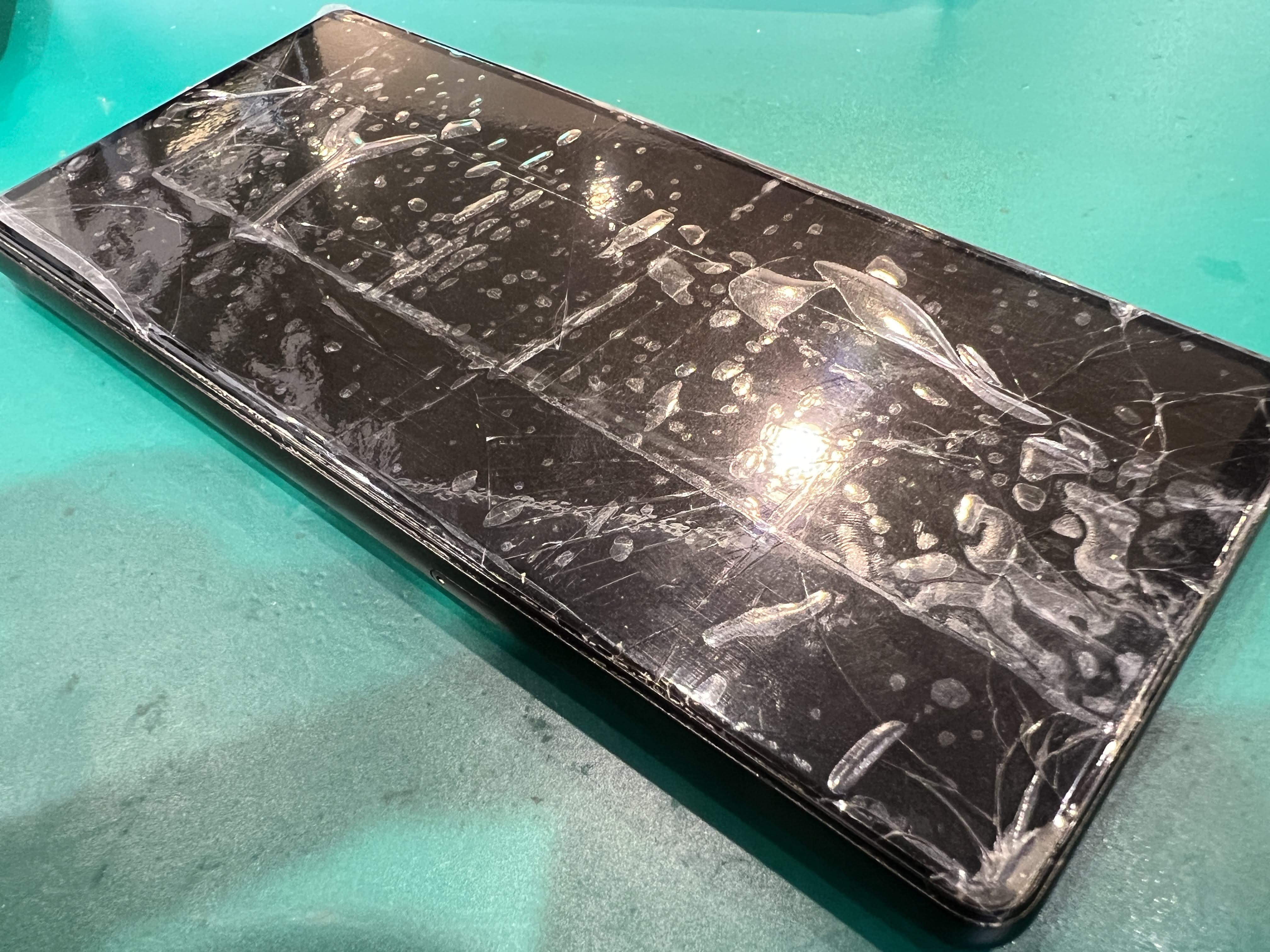 Pixel6a（ピクセル）画面交換！120分で映像＆タッチ復旧【スマホ修理