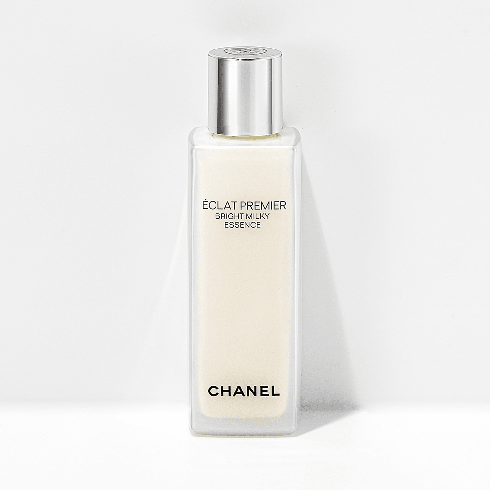 シャネル「エクラ プルミエ」新章で叶える 息を呑むほど、光を纏う肌