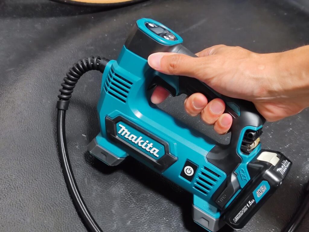 レビュー】マキタ 10.8V 充電式空気入れ MP100DZ ～自宅でもレース会場