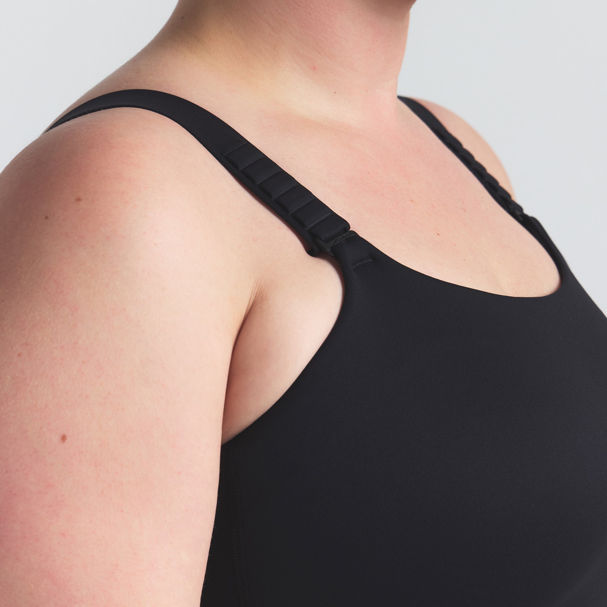 NikeSKIMS MATTE WIDE STRAP BRA | OBSIDIAN | SKIMS