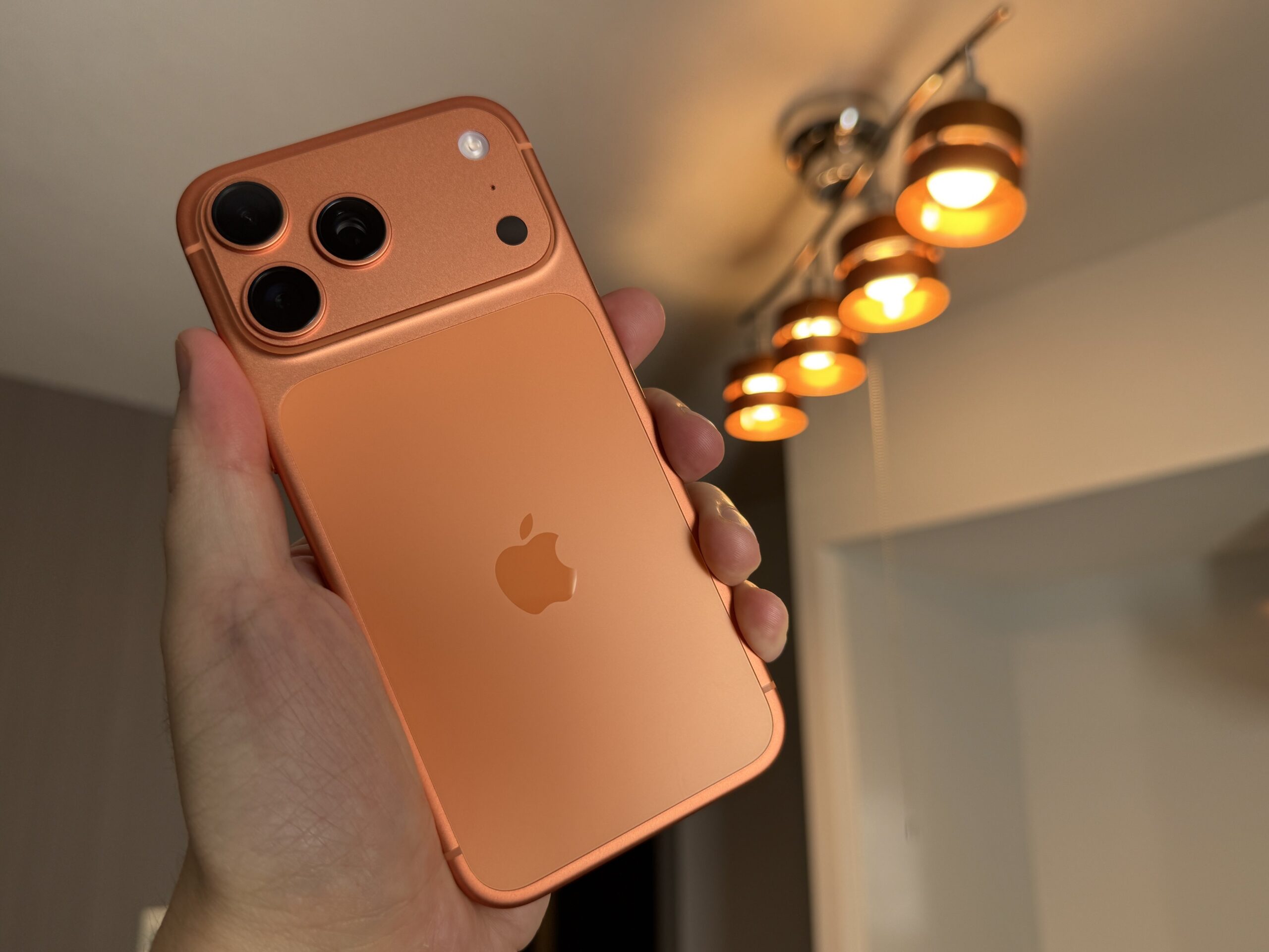 iPhone 17 Pro (Max)」オレンジ最大のデメリット？ケース選びが難しい