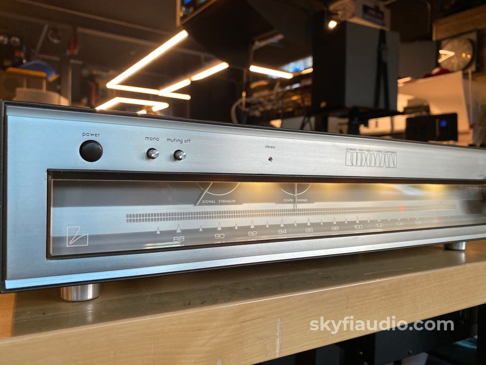 Luxman T-110 Vintage FM Tuner