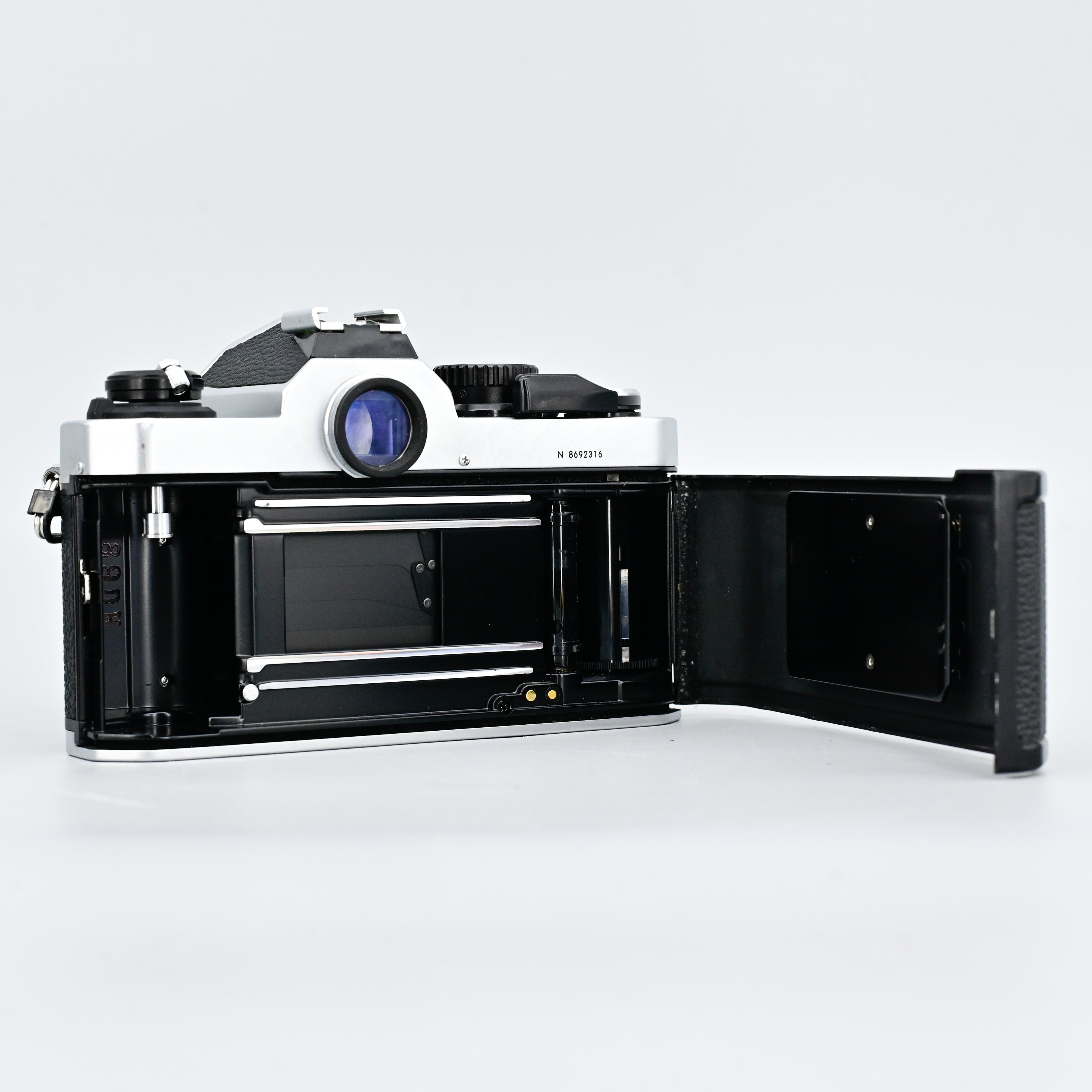 Nikon FM2 +AIS 28mm F2.8 Lens – SHOWA