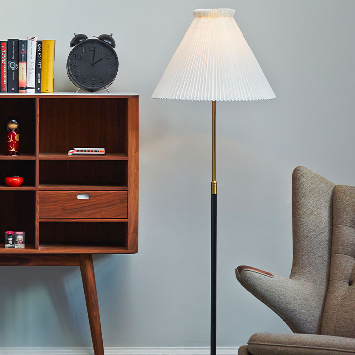 フロアランプ モデル351｜レ・クリント ジャパン 公式オンラインストア