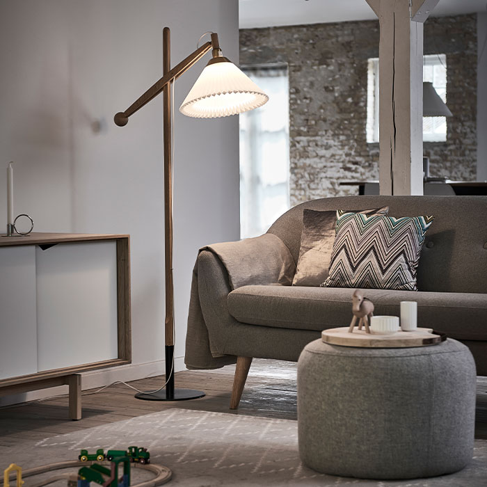 フロアランプ モデル325｜レ・クリント ジャパン 公式オンラインストア